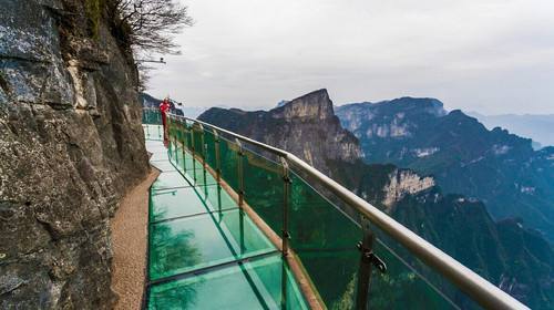 張家界當(dāng)?shù)貙?dǎo)游推薦,私人向?qū)枰嗌馘X(qián)