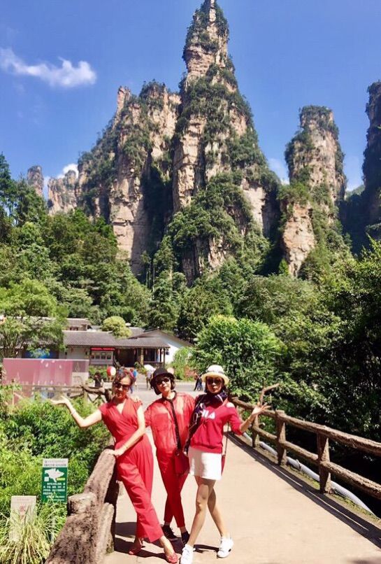 張家界導(dǎo)游帶你一覽張家界奇峰秀水,值得擁有的美女導(dǎo)游