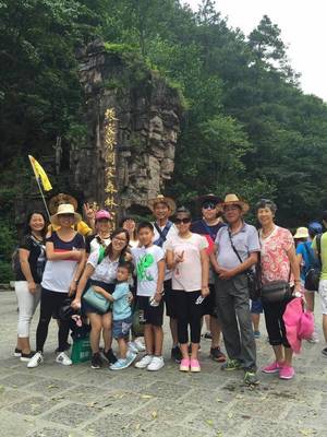 張家界自由行美女導(dǎo)游電話