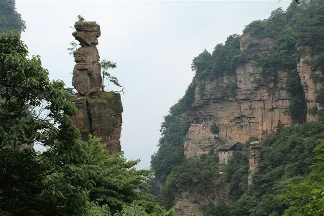 張家界旅游不跟團(tuán),請(qǐng)靠譜導(dǎo)游定制精華線路,服務(wù)費(fèi)多少錢(qián)一天呢!