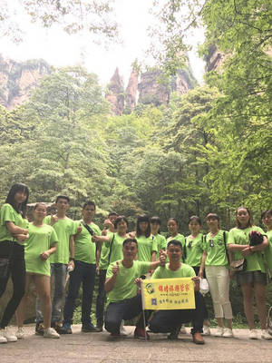 桂林到張家界怎么聯(lián)系自由行純玩導(dǎo)游呢!