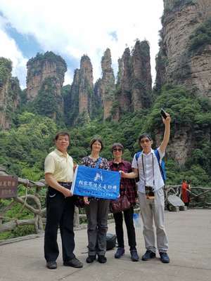 張家界本地導(dǎo)游、張家界佳友自助游小龔