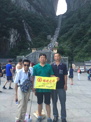 張家界當地口碑導游提供免費接站