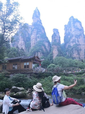 張家界最新導游電話名單\單請導游電話\美女導游電話