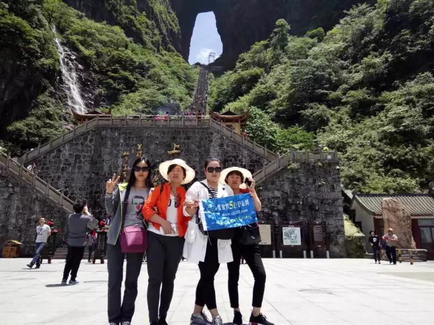 張家界當地導游服務大峽谷天門山鳳凰古城路線參考